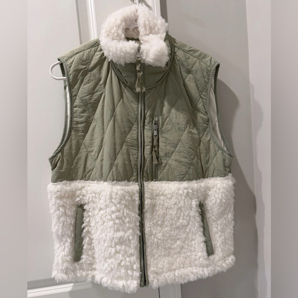NWT Abercrombie And Fitch Women Green White Vest Size M